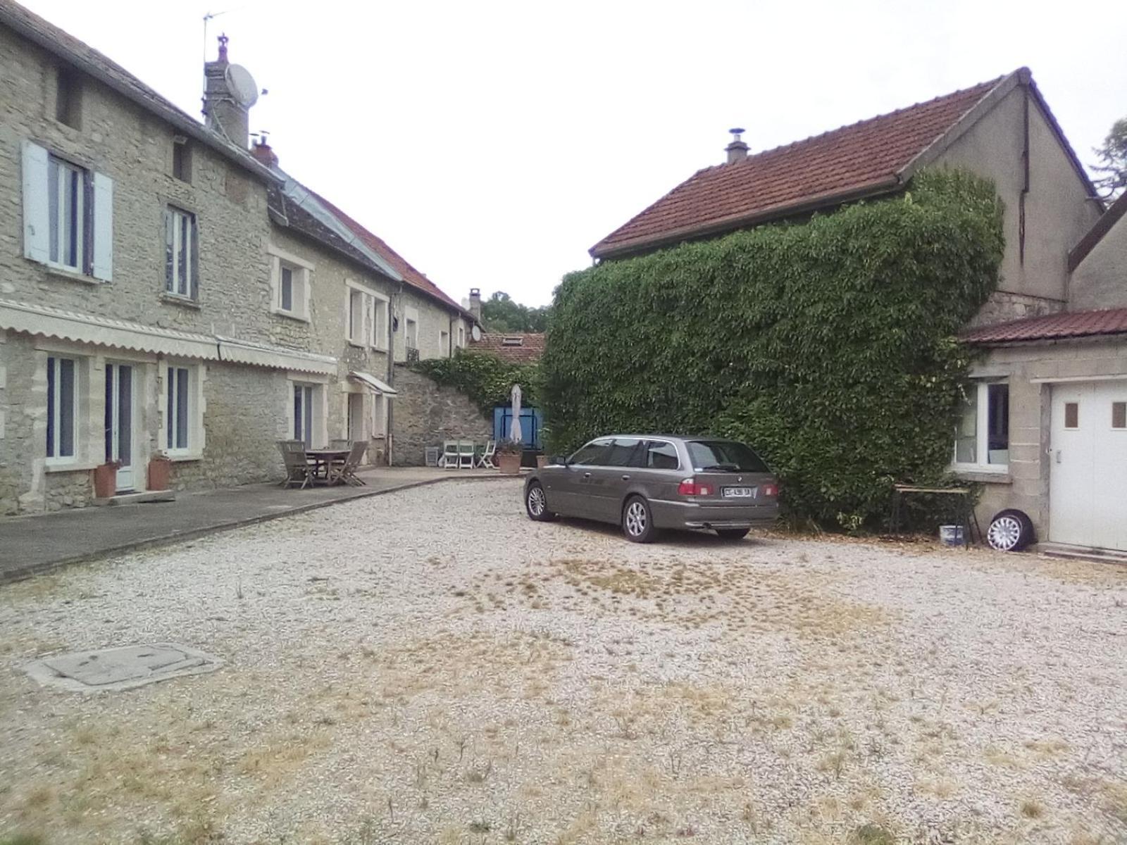 Maison De Village